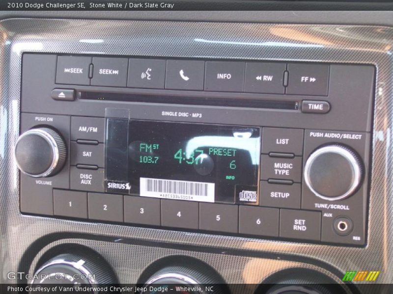 Stone White / Dark Slate Gray 2010 Dodge Challenger SE
