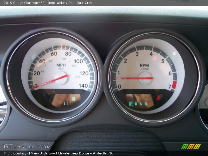 Stone White / Dark Slate Gray 2010 Dodge Challenger SE