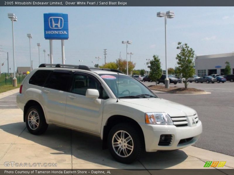 Dover White Pearl / Sand Blast Beige 2005 Mitsubishi Endeavor Limited