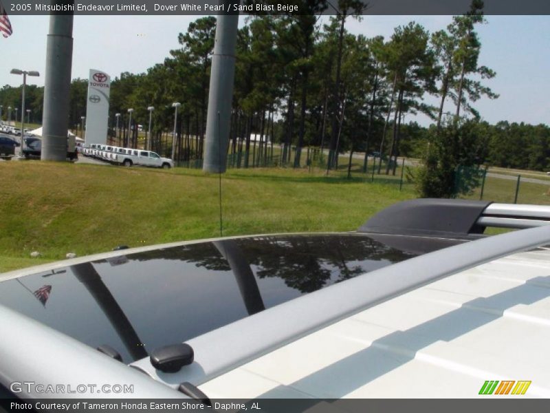 Dover White Pearl / Sand Blast Beige 2005 Mitsubishi Endeavor Limited
