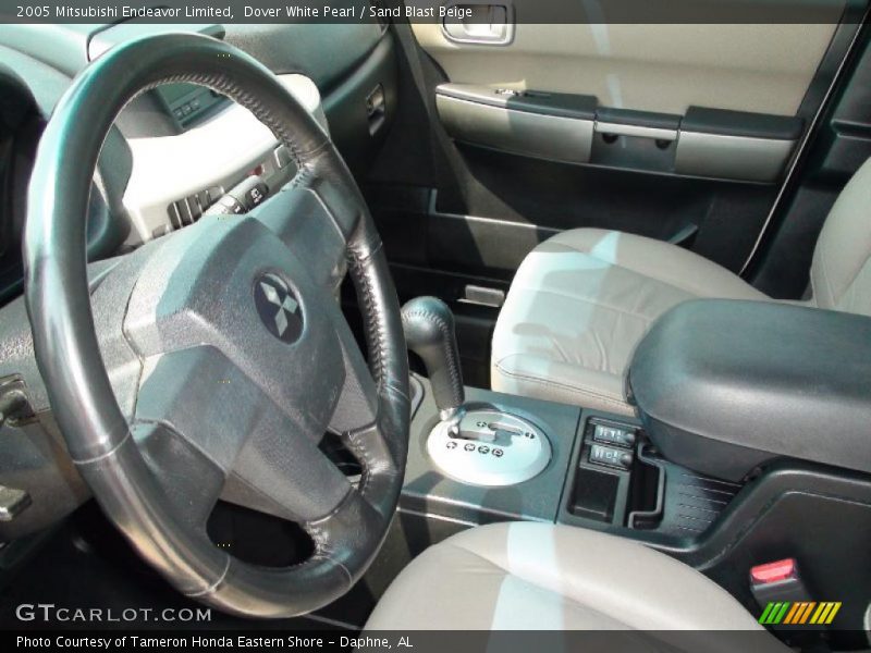 Dover White Pearl / Sand Blast Beige 2005 Mitsubishi Endeavor Limited