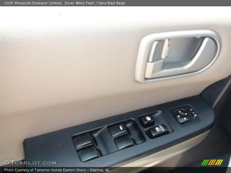 Dover White Pearl / Sand Blast Beige 2005 Mitsubishi Endeavor Limited