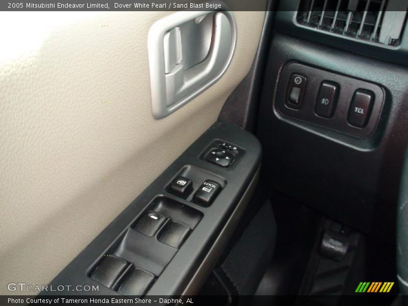 Dover White Pearl / Sand Blast Beige 2005 Mitsubishi Endeavor Limited