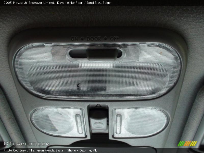 Dover White Pearl / Sand Blast Beige 2005 Mitsubishi Endeavor Limited