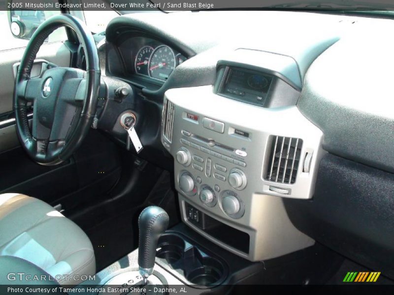 Dover White Pearl / Sand Blast Beige 2005 Mitsubishi Endeavor Limited