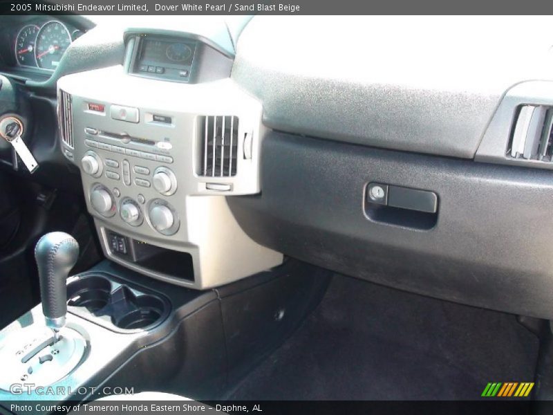 Dover White Pearl / Sand Blast Beige 2005 Mitsubishi Endeavor Limited