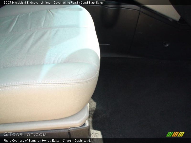 Dover White Pearl / Sand Blast Beige 2005 Mitsubishi Endeavor Limited