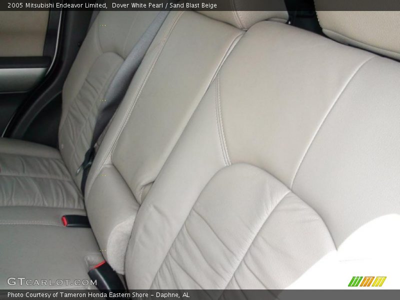 Dover White Pearl / Sand Blast Beige 2005 Mitsubishi Endeavor Limited