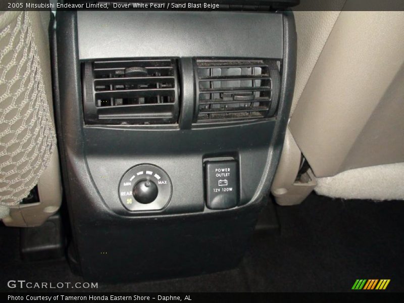 Dover White Pearl / Sand Blast Beige 2005 Mitsubishi Endeavor Limited