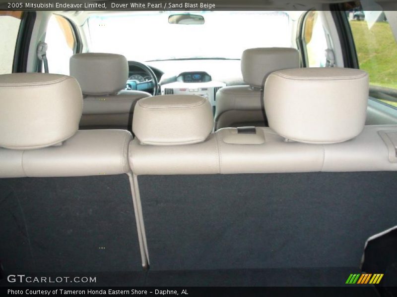 Dover White Pearl / Sand Blast Beige 2005 Mitsubishi Endeavor Limited