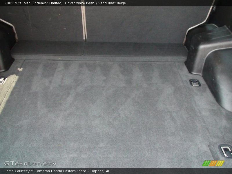 Dover White Pearl / Sand Blast Beige 2005 Mitsubishi Endeavor Limited