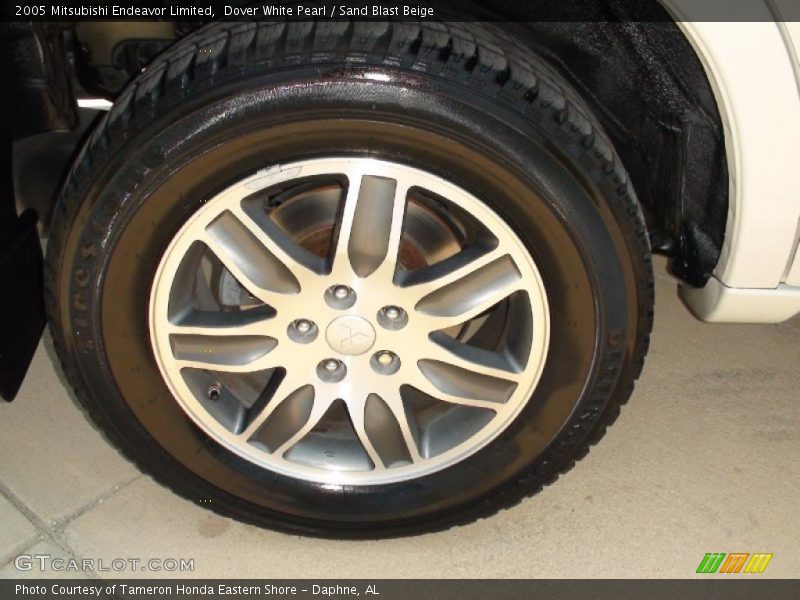 Dover White Pearl / Sand Blast Beige 2005 Mitsubishi Endeavor Limited
