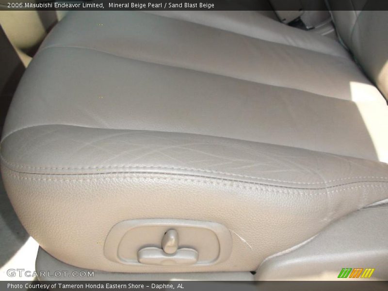 Mineral Beige Pearl / Sand Blast Beige 2006 Mitsubishi Endeavor Limited
