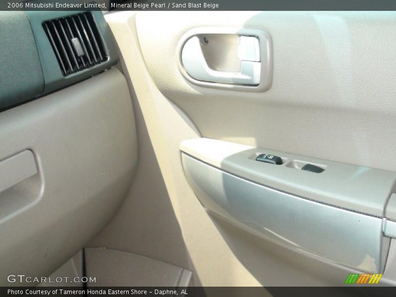 Mineral Beige Pearl / Sand Blast Beige 2006 Mitsubishi Endeavor Limited