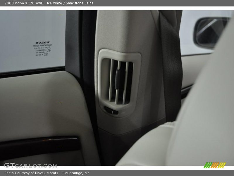 Ice White / Sandstone Beige 2008 Volvo XC70 AWD