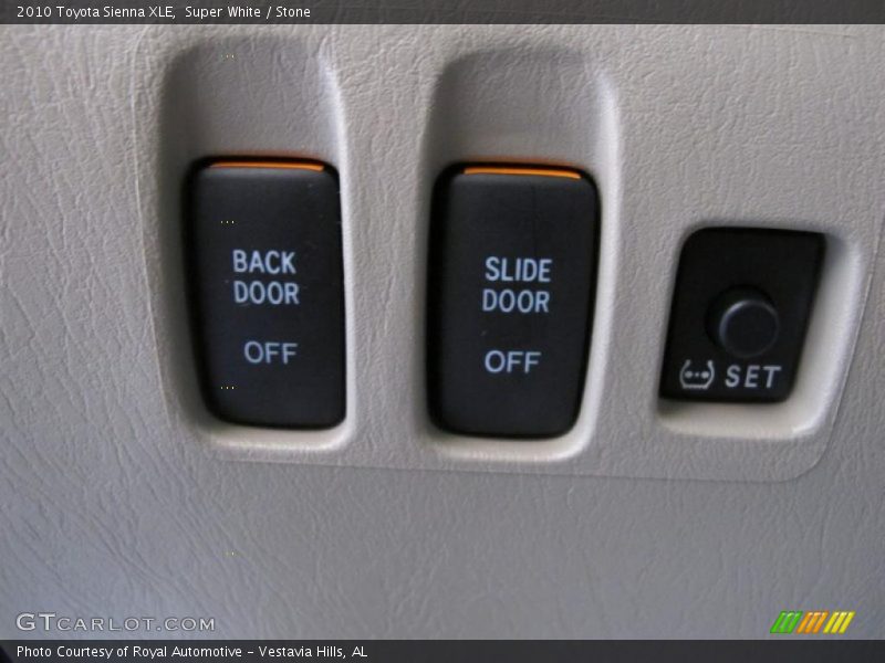 Super White / Stone 2010 Toyota Sienna XLE