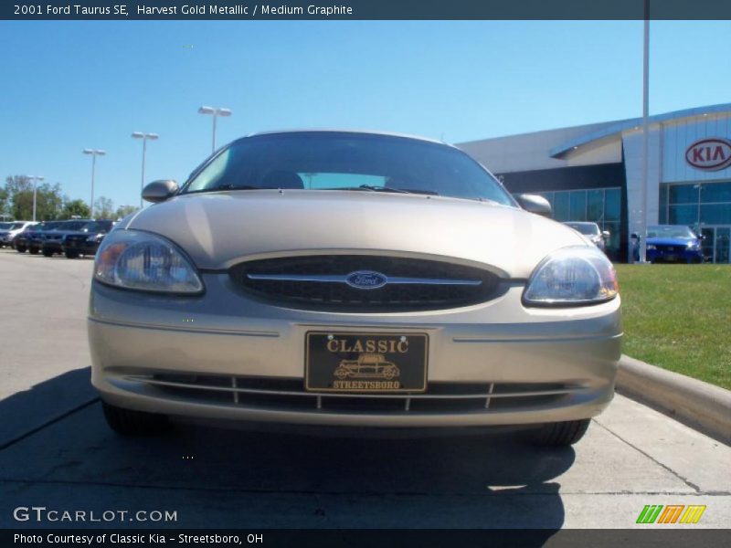 Harvest Gold Metallic / Medium Graphite 2001 Ford Taurus SE