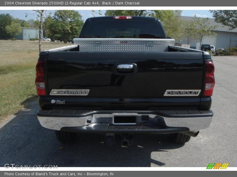Black / Dark Charcoal 2004 Chevrolet Silverado 2500HD LS Regular Cab 4x4