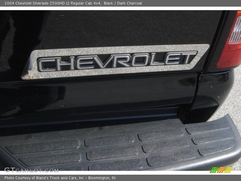 Black / Dark Charcoal 2004 Chevrolet Silverado 2500HD LS Regular Cab 4x4