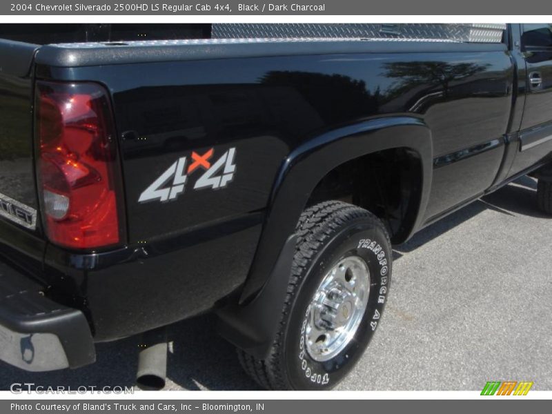 Black / Dark Charcoal 2004 Chevrolet Silverado 2500HD LS Regular Cab 4x4