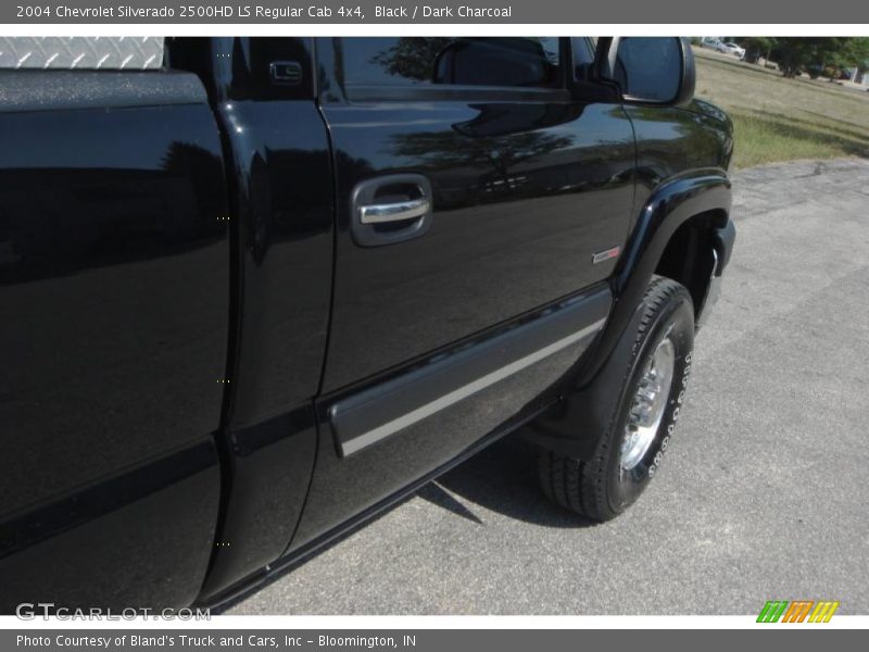 Black / Dark Charcoal 2004 Chevrolet Silverado 2500HD LS Regular Cab 4x4