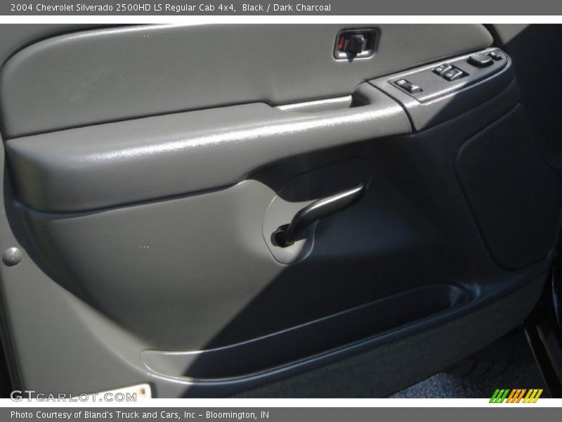 Black / Dark Charcoal 2004 Chevrolet Silverado 2500HD LS Regular Cab 4x4