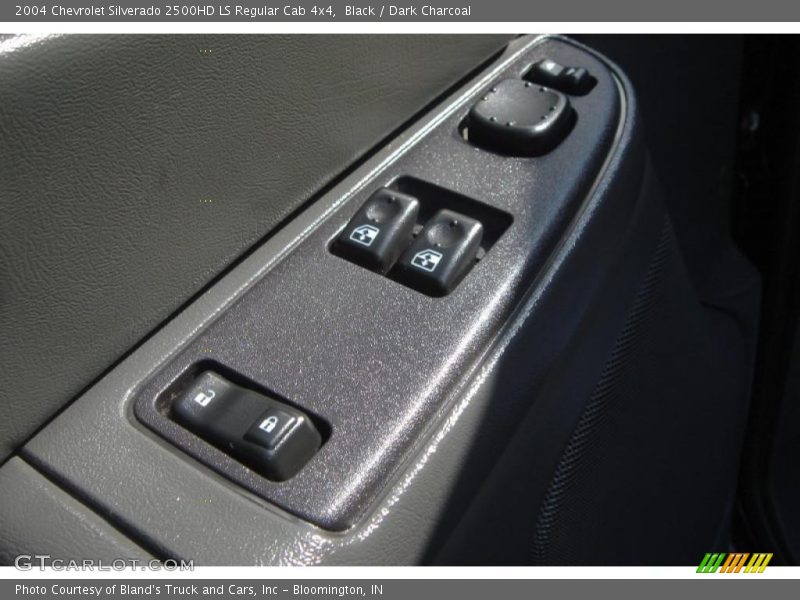 Black / Dark Charcoal 2004 Chevrolet Silverado 2500HD LS Regular Cab 4x4