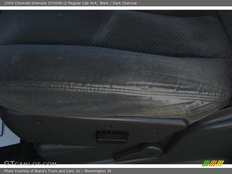 Black / Dark Charcoal 2004 Chevrolet Silverado 2500HD LS Regular Cab 4x4