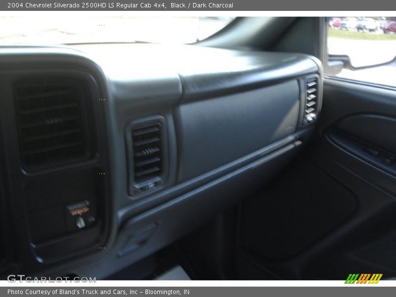 Black / Dark Charcoal 2004 Chevrolet Silverado 2500HD LS Regular Cab 4x4