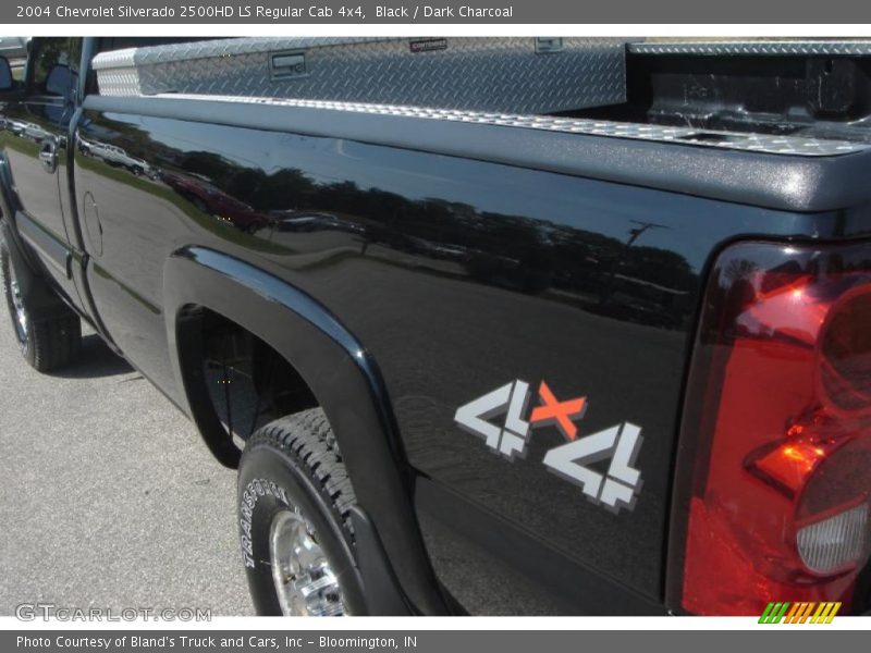 Black / Dark Charcoal 2004 Chevrolet Silverado 2500HD LS Regular Cab 4x4