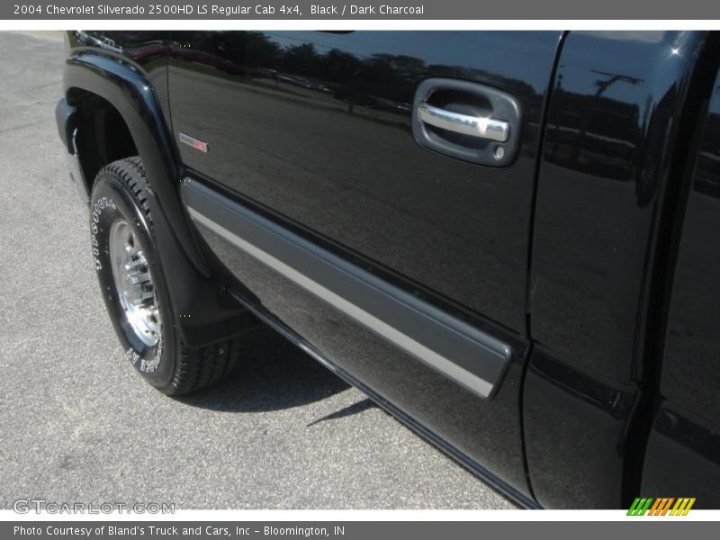 Black / Dark Charcoal 2004 Chevrolet Silverado 2500HD LS Regular Cab 4x4