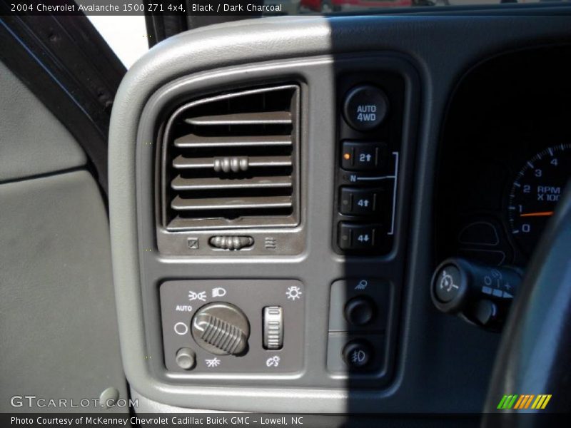 Black / Dark Charcoal 2004 Chevrolet Avalanche 1500 Z71 4x4