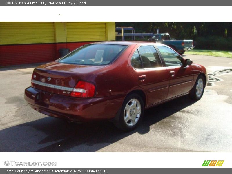 Nouveau Ruby / Blond 2001 Nissan Altima GLE