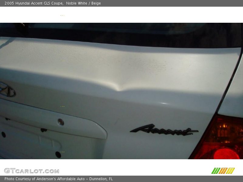 Noble White / Beige 2005 Hyundai Accent GLS Coupe