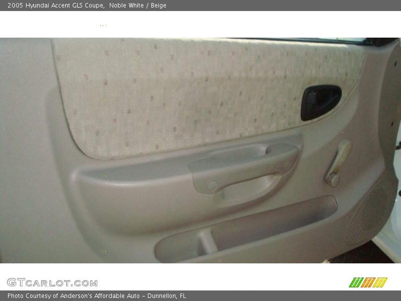 Noble White / Beige 2005 Hyundai Accent GLS Coupe