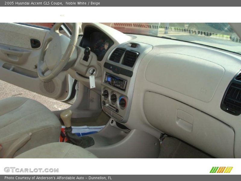 Noble White / Beige 2005 Hyundai Accent GLS Coupe