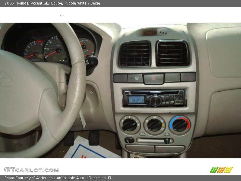 Noble White / Beige 2005 Hyundai Accent GLS Coupe