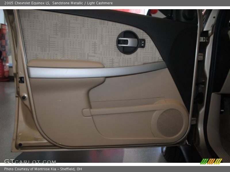 Sandstone Metallic / Light Cashmere 2005 Chevrolet Equinox LS