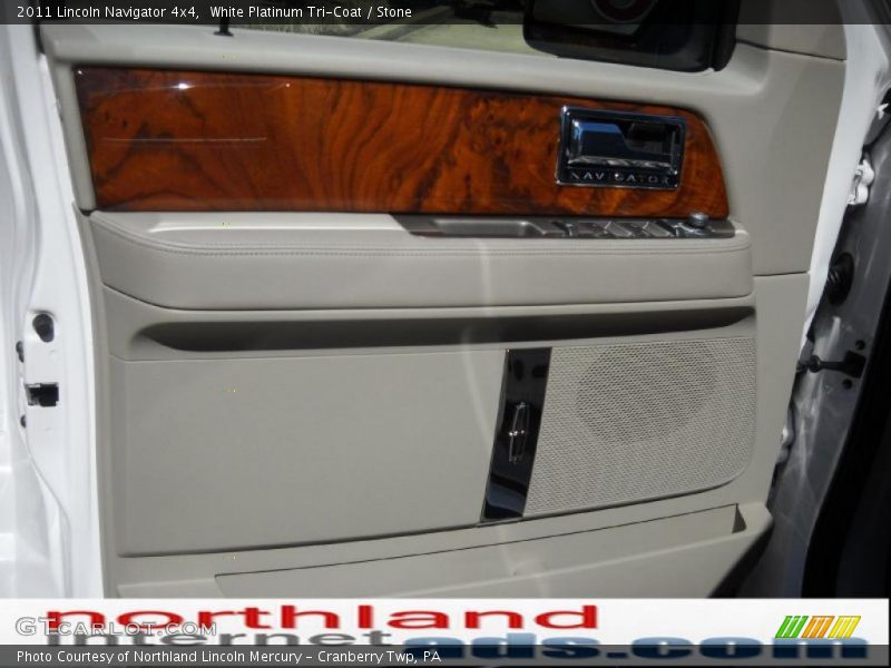 White Platinum Tri-Coat / Stone 2011 Lincoln Navigator 4x4