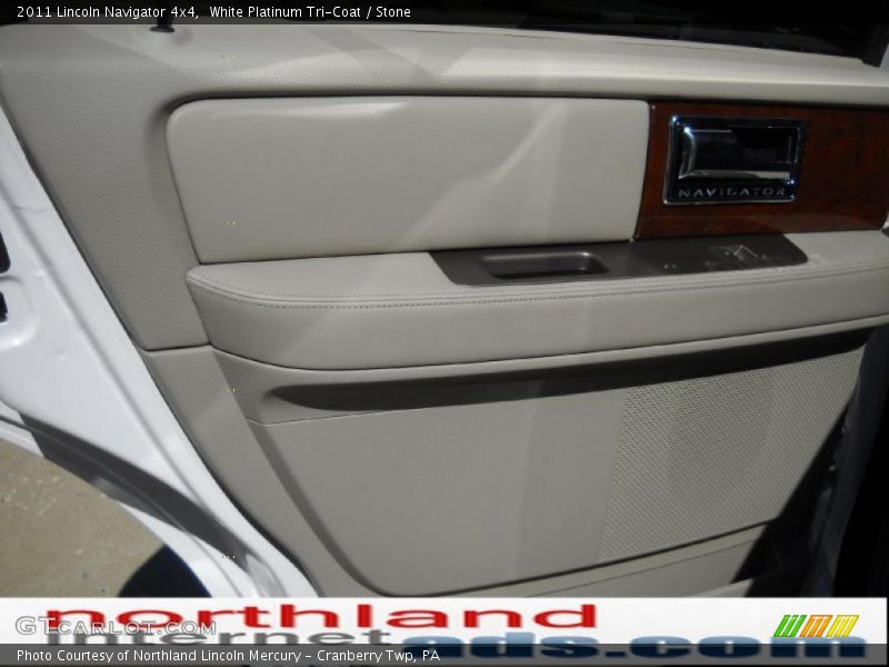 White Platinum Tri-Coat / Stone 2011 Lincoln Navigator 4x4