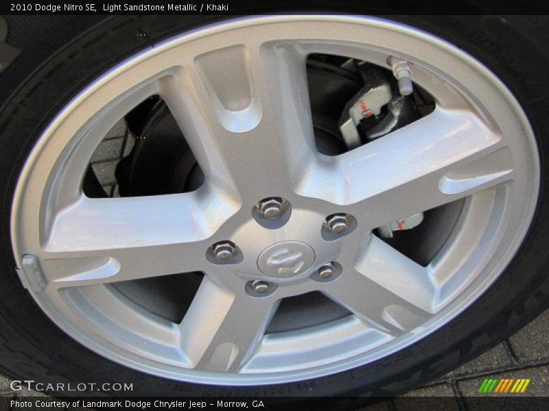 Light Sandstone Metallic / Khaki 2010 Dodge Nitro SE