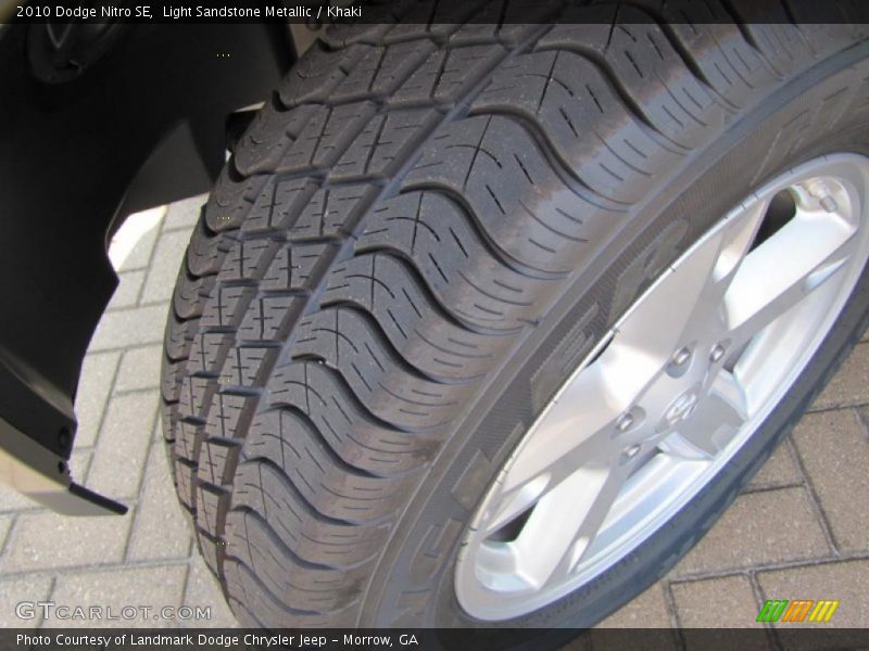 Light Sandstone Metallic / Khaki 2010 Dodge Nitro SE