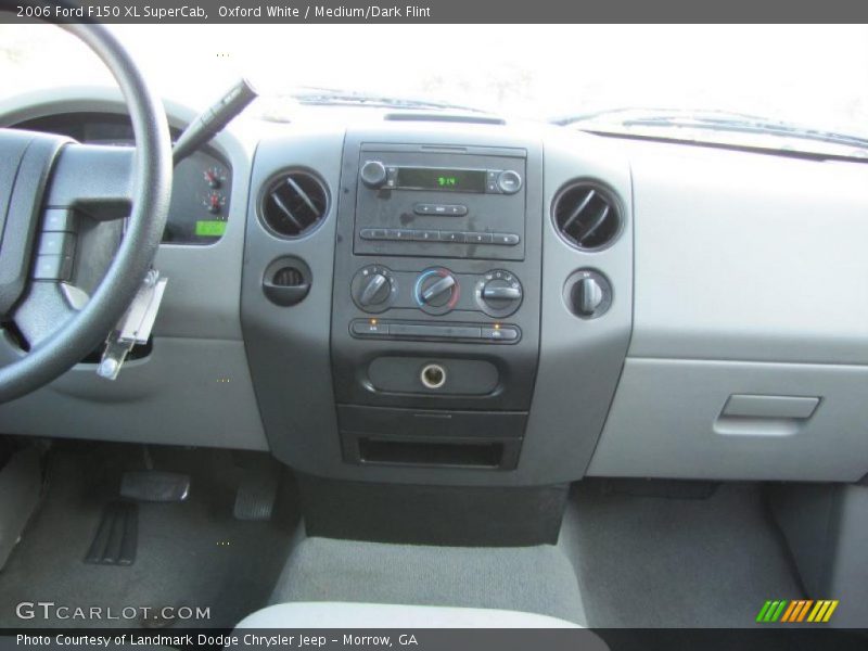 Oxford White / Medium/Dark Flint 2006 Ford F150 XL SuperCab