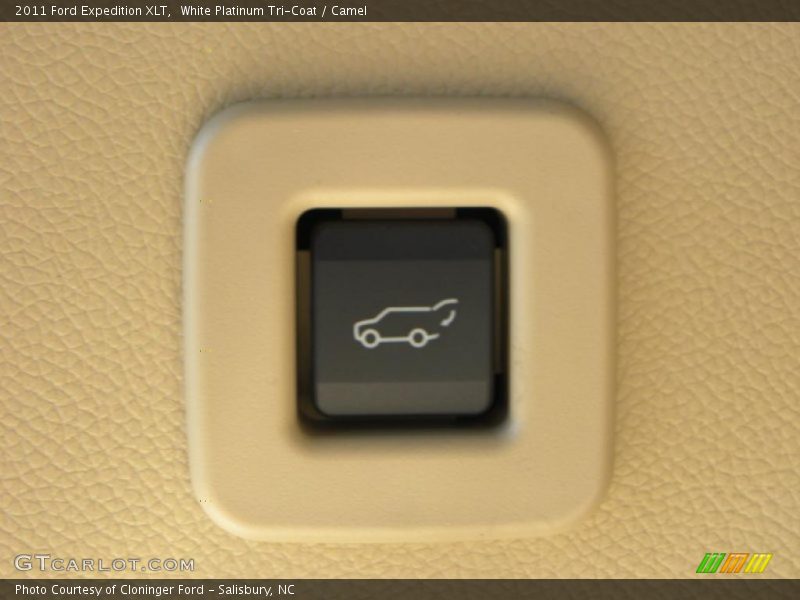 White Platinum Tri-Coat / Camel 2011 Ford Expedition XLT