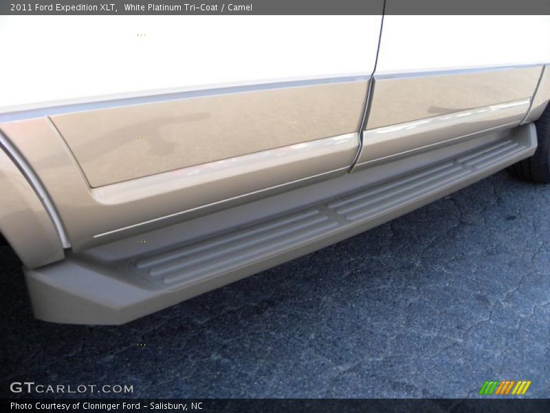 White Platinum Tri-Coat / Camel 2011 Ford Expedition XLT