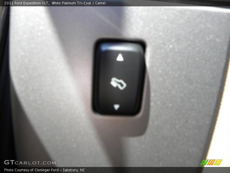 White Platinum Tri-Coat / Camel 2011 Ford Expedition XLT