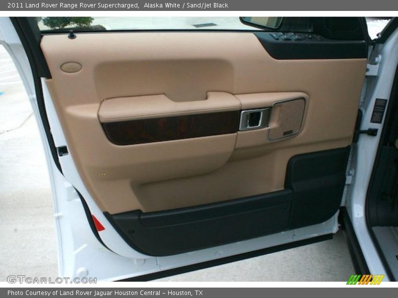 Alaska White / Sand/Jet Black 2011 Land Rover Range Rover Supercharged