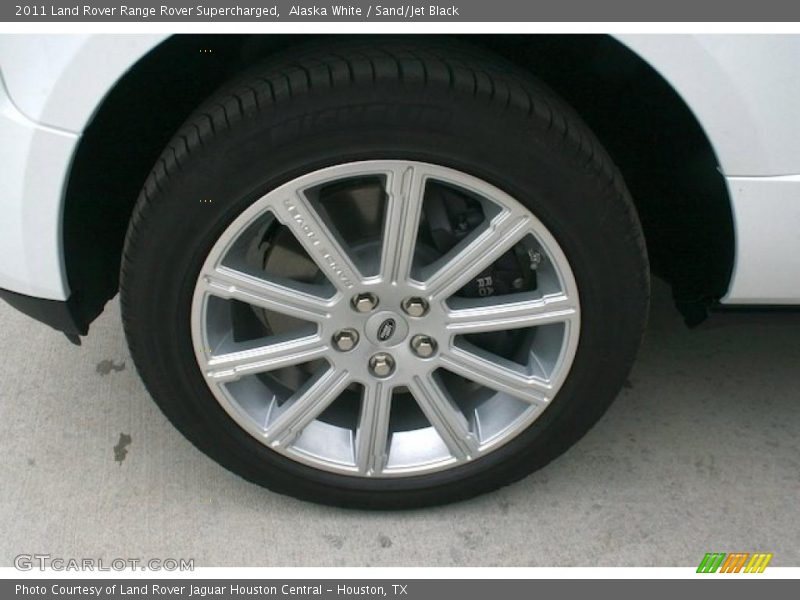Alaska White / Sand/Jet Black 2011 Land Rover Range Rover Supercharged