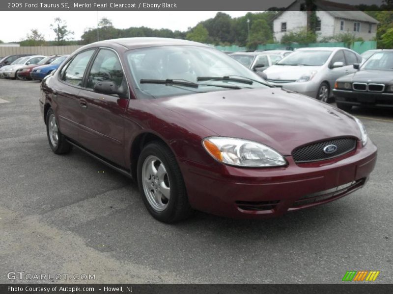 Merlot Pearl Clearcoat / Ebony Black 2005 Ford Taurus SE