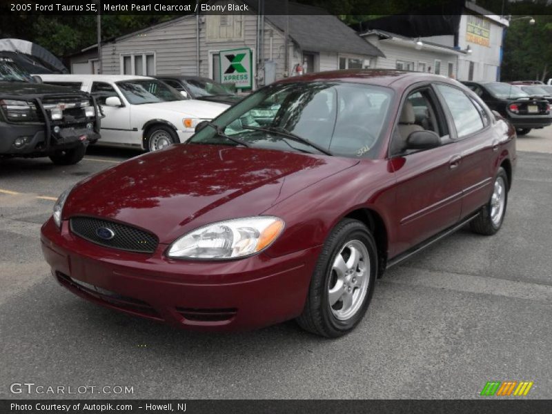 Merlot Pearl Clearcoat / Ebony Black 2005 Ford Taurus SE